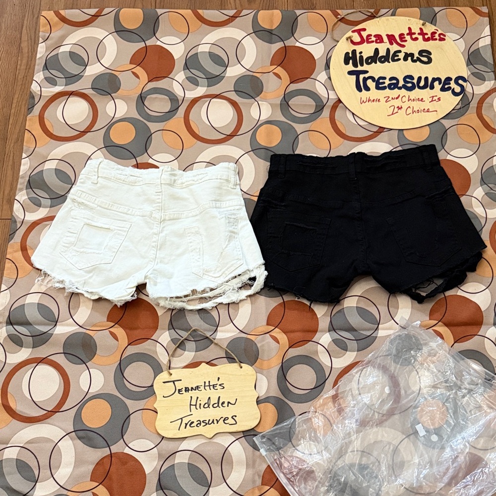 💥NI💥 Classic Black and White Jean Shorts